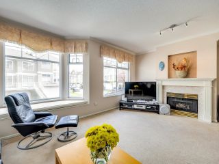 Photo 3: 20 5950 OAKDALE Road in Burnaby: Oaklands Townhouse for sale in "HEATHER CREST" (Burnaby South)  : MLS®# R2692009