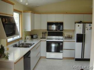 Photo 6: 2522 Bellbarbie Cres in VICTORIA: La Mill Hill House for sale (Langford)  : MLS®# 497138