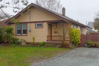 Photo 2: 2312 Mills Rd in Sidney: Si Sidney North-East House for sale : MLS®# 862210