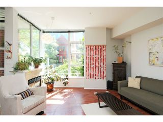 Photo 3: 2325 ASH Street in Vancouver: Fairview VW Townhouse for sale in "OMEGA CITIHOMES" (Vancouver West)  : MLS®# V846848