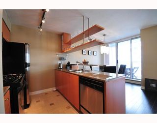 Photo 5: 2206 1438 RICHARDS Street in Vancouver: False Creek North Condo for sale in "AZURA 1" (Vancouver West)  : MLS®# V756431