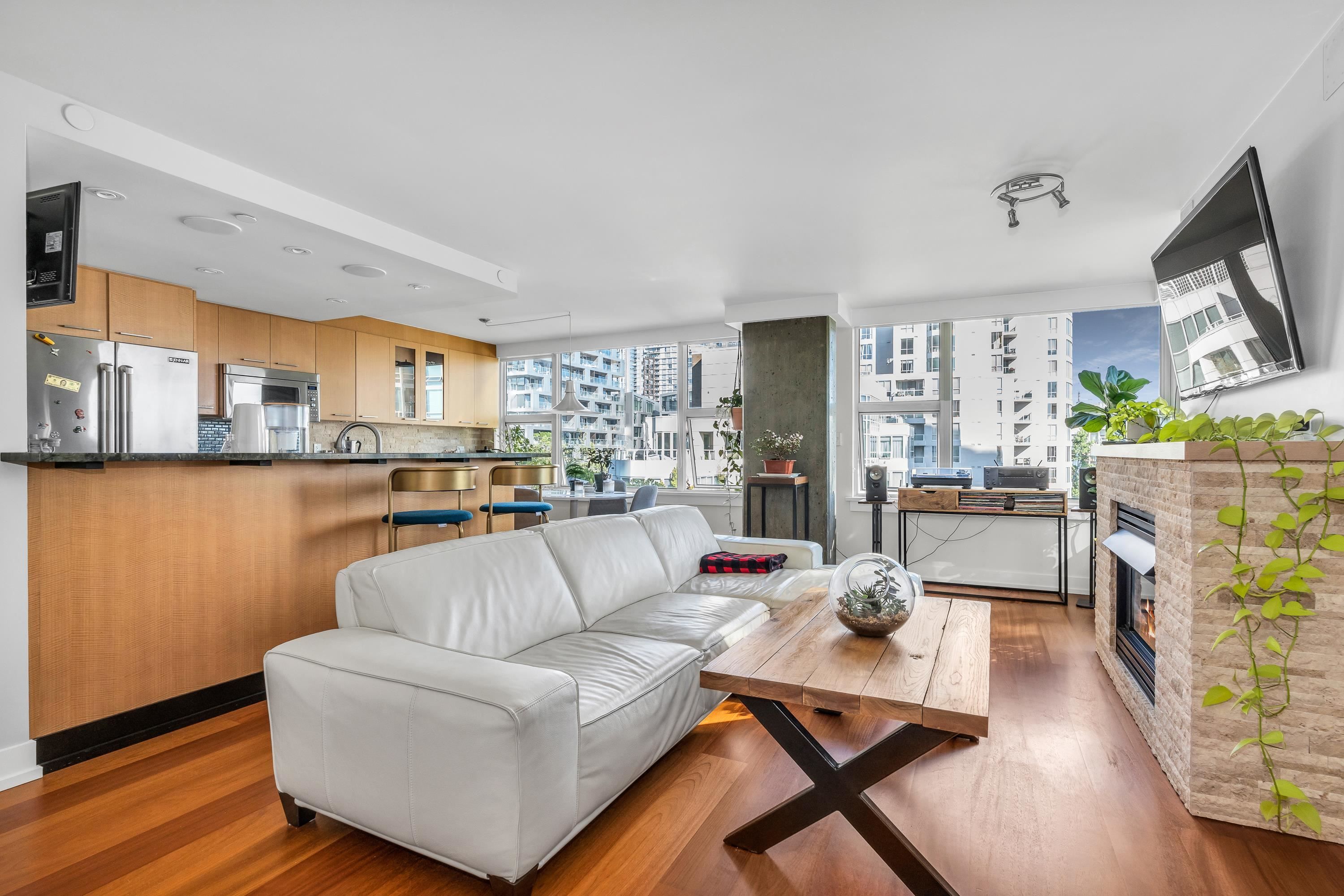Main Photo: 807 1500 HORNBY Street in Vancouver: Yaletown Condo for sale (Vancouver West)  : MLS®# R2789780