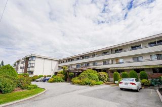 Photo 2: 309 20420 54 Avenue in Langley: Langley City Condo for sale in "Ridgewood Manor" : MLS®# R2589445