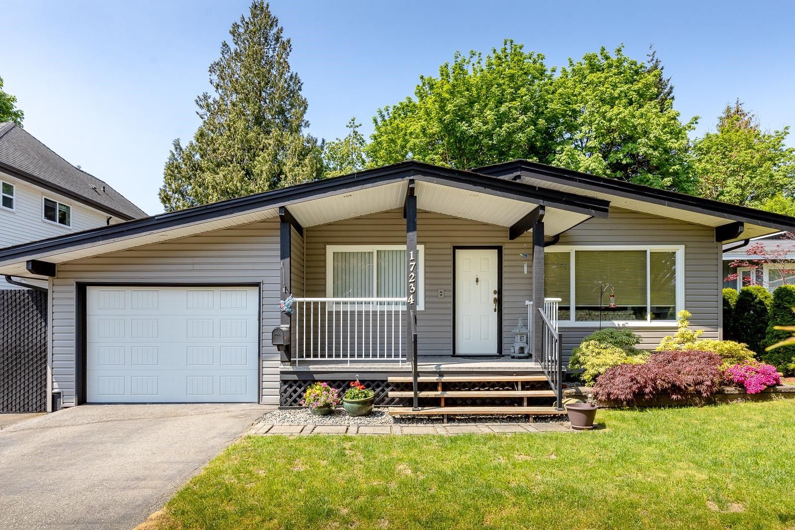Main Photo: 17234 JERSEY Drive in Surrey: Cloverdale BC House for sale (Cloverdale)  : MLS®# R2781332