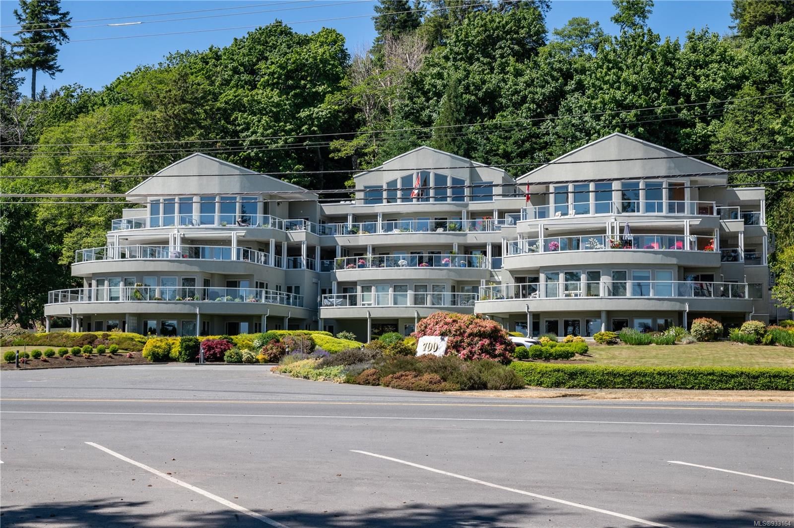 Main Photo: 103 700 S Island Hwy in Campbell River: CR Campbell River Central Condo for sale : MLS®# 933164