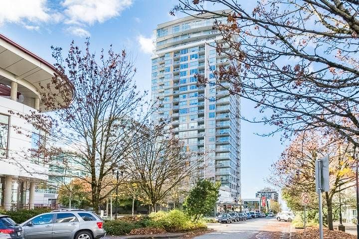 Main Photo: 901 125 E 14TH Street in North Vancouver: Central Lonsdale Condo for sale in "CENTERVIEW Tower B" : MLS®# R2346792