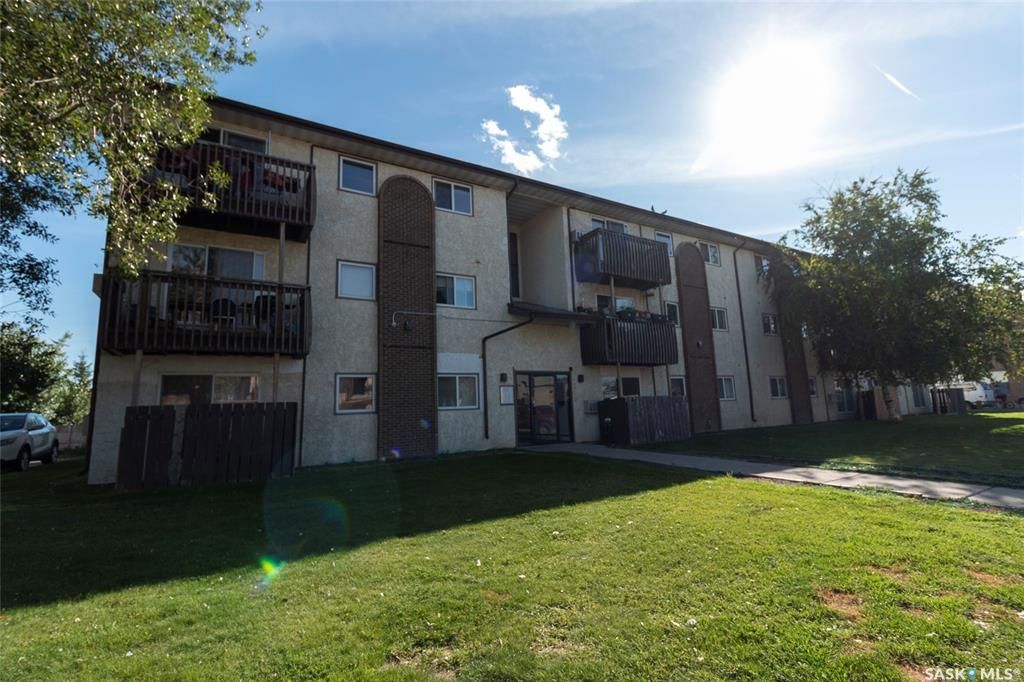 Main Photo: 14 2309 17th Street West in Saskatoon: Meadowgreen Residential for sale : MLS®# SK888673