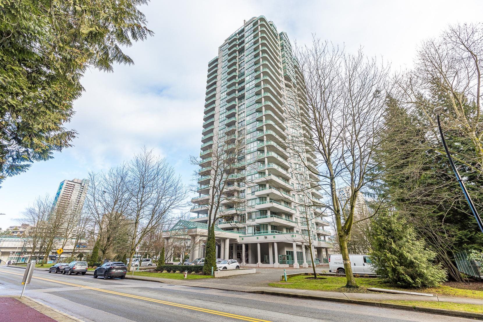 Main Photo: 23E 6128 PATTERSON Avenue in Burnaby: Metrotown Condo for sale (Burnaby South)  : MLS®# R2747753