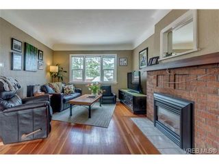 Photo 2: 618 Baker St in VICTORIA: SW Glanford House for sale (Saanich West)  : MLS®# 694996