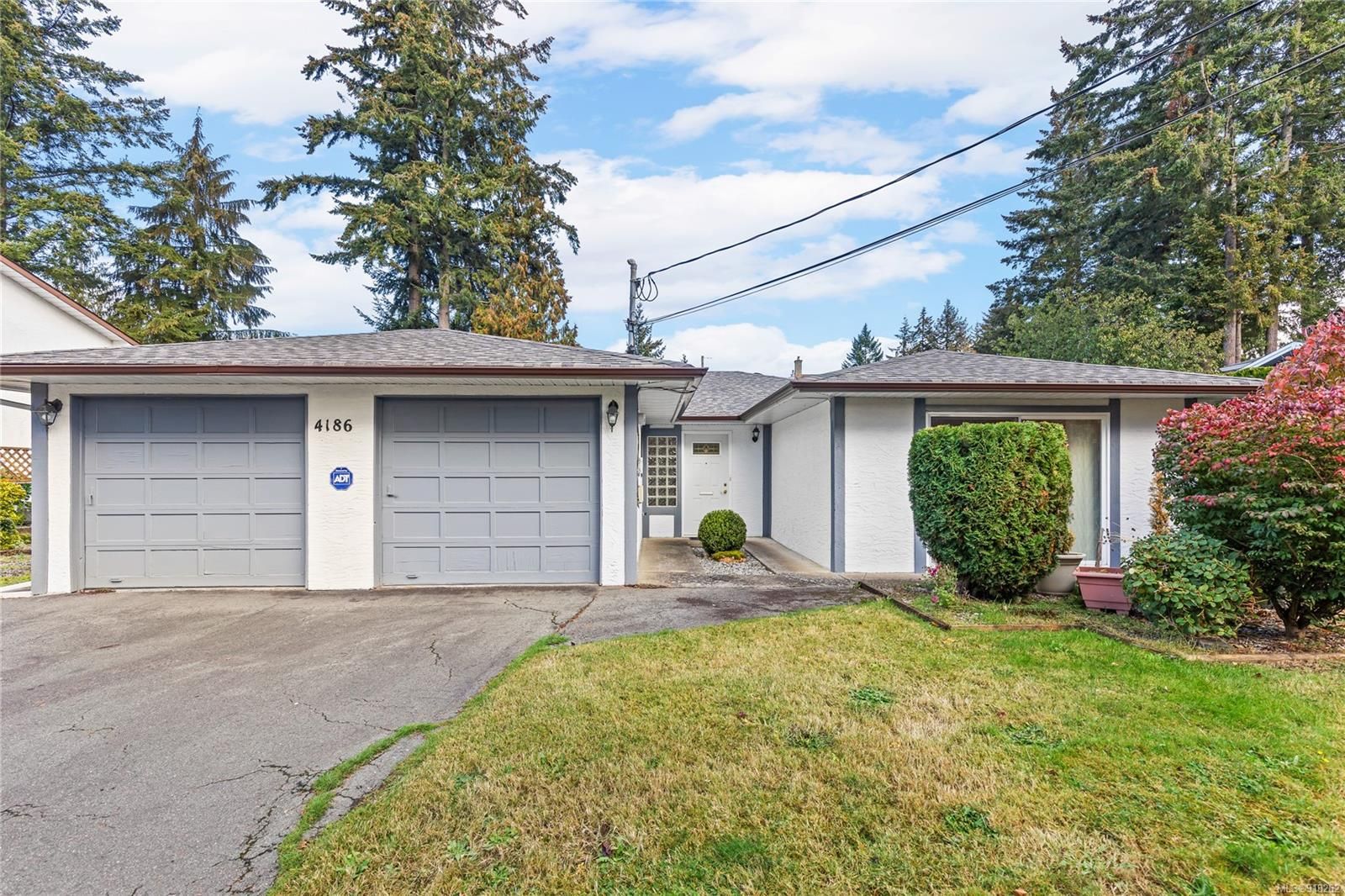 Main Photo: 4186 Uplands Dr in Nanaimo: Na Uplands House for sale : MLS®# 918262