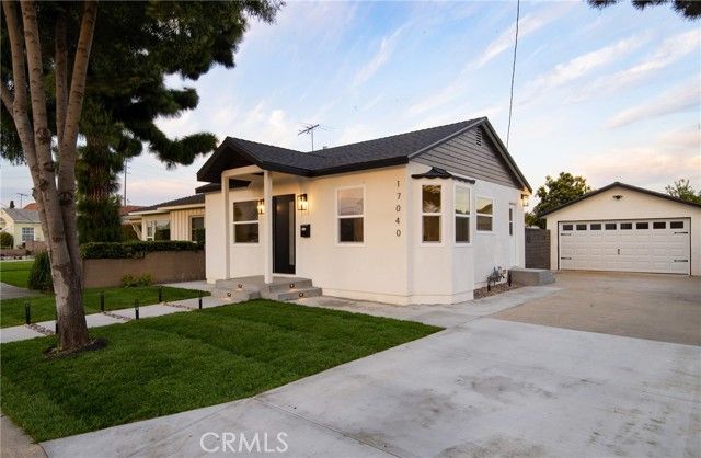 Main Photo: House for sale : 1 bedrooms : 17040 California Avenue in Bellflower