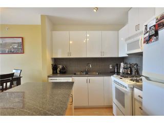 Photo 2: 1505 155 W 1 Street in North Vancouver: Lower Lonsdale Condo for sale in "TIME" : MLS®# V891188