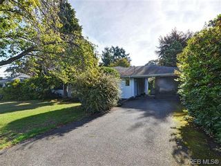 Photo 2: 3631 Crestview Rd in VICTORIA: OB Henderson House for sale (Oak Bay)  : MLS®# 712207