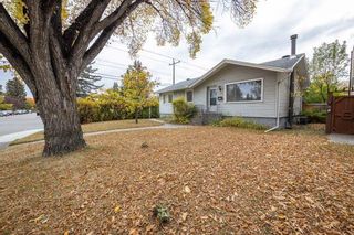 Photo 1: 1424 20 Street NW in Calgary: Hounsfield Heights/Briar Hill Detached for sale : MLS®# A2008612