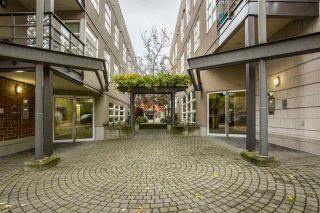 Photo 3: 306 2161 W 12TH Avenue in Vancouver: Kitsilano Condo for sale in "The Carlings" (Vancouver West)  : MLS®# R2319744