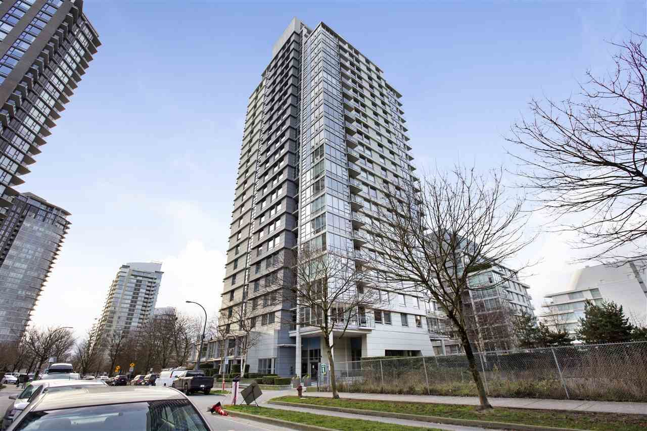 Main Photo: 1802 638 BEACH Crescent in Vancouver: Yaletown Condo for sale in "Icon" (Vancouver West)  : MLS®# R2538936