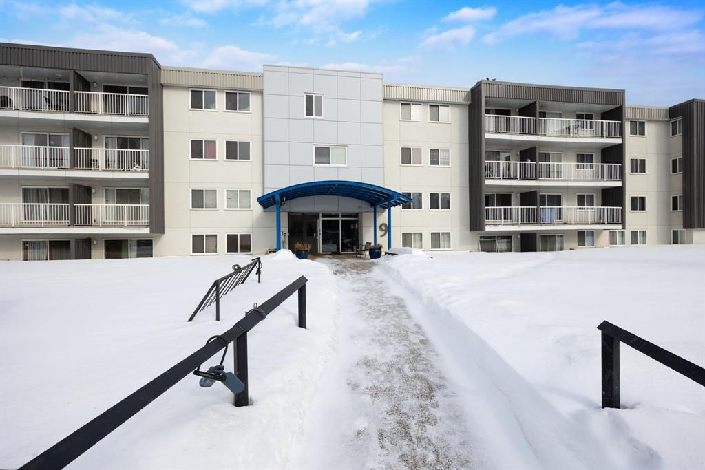 Main Photo: 208 9 Clearwater Crescent: Fort McMurray Apartment for sale : MLS®# A2030538