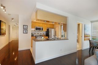 Photo 13: 502 1067 MARINASIDE Crescent in Vancouver: Yaletown Condo for sale in "QUAYWEST II" (Vancouver West)  : MLS®# R2142279