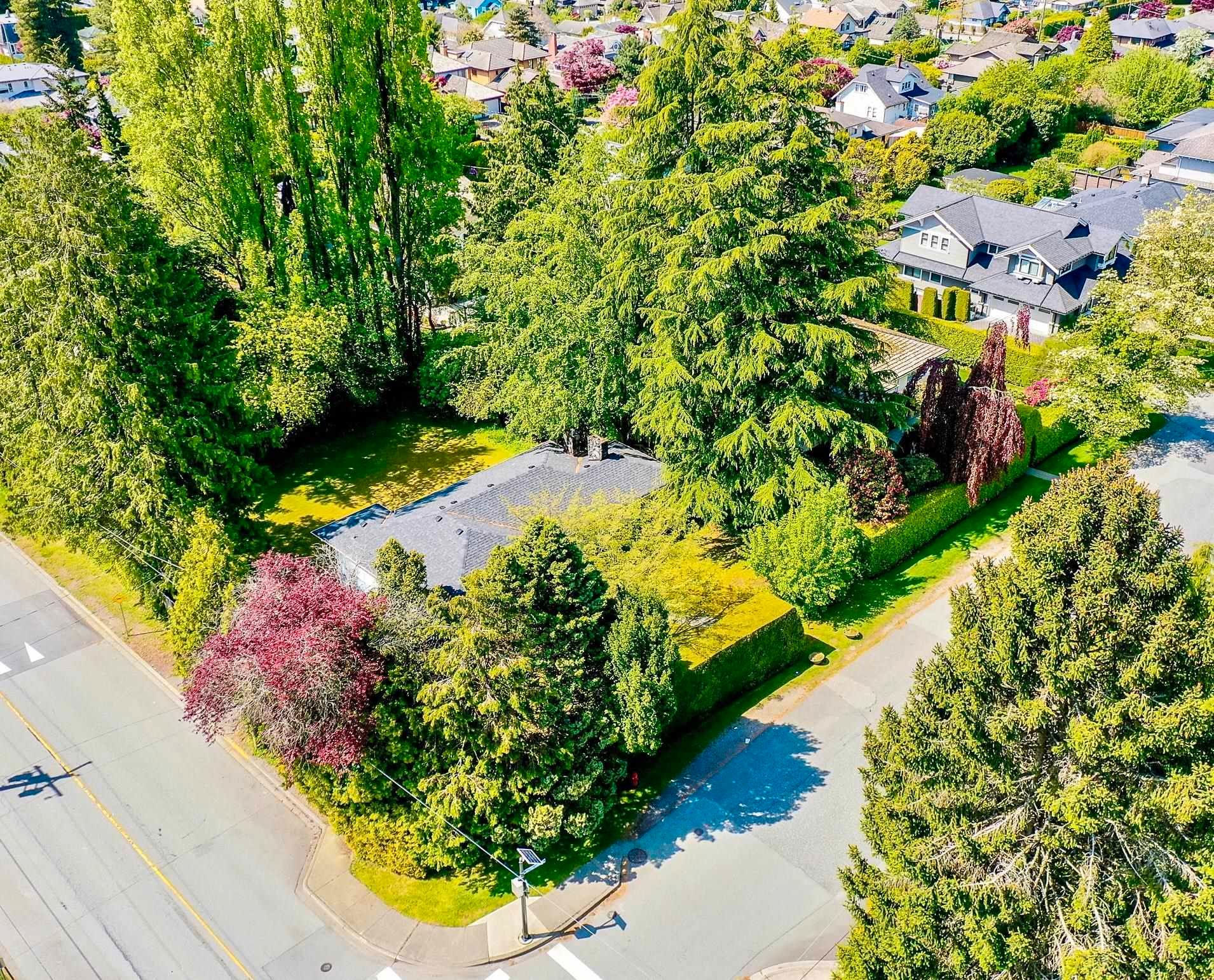 Main Photo: 2210 JEFFERSON Avenue in West Vancouver: Dundarave House for sale : MLS®# R2743716