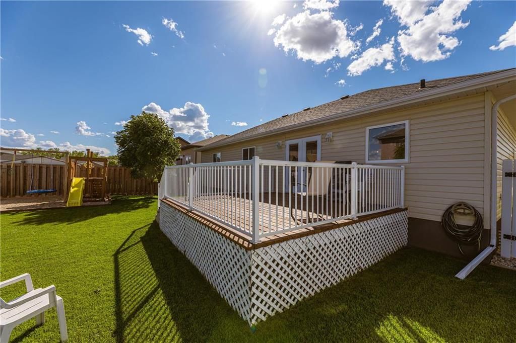 Photo 30: Photos: 13 ALDERWOOD Crescent in Steinbach: Southland Estates Residential for sale (R16)  : MLS®# 202122048