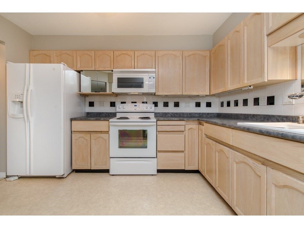 Photo 4: Photos: 202 2491 GLADWIN Road in Abbotsford: Abbotsford West Condo for sale in "LAKEWOOD GARDENS" : MLS®# R2134176