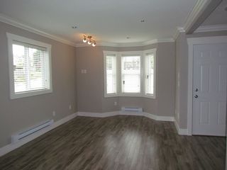 Photo 2: 22 33313 GEORGE FERGUSON Way in Abbotsford: Central Abbotsford Townhouse for sale in "Cedar Lane" : MLS®# R2012428