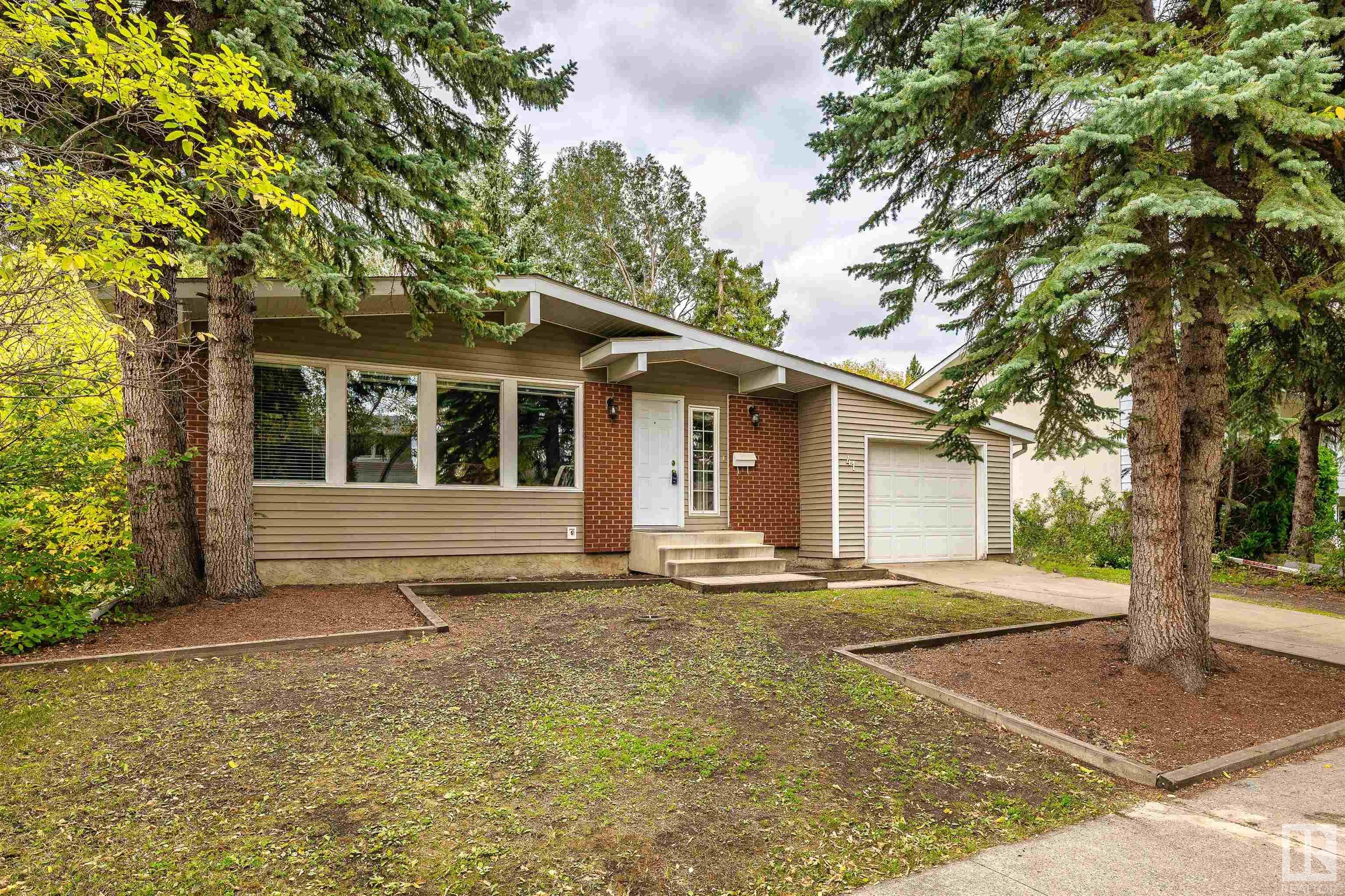 Main Photo: 41 AMBER Crescent in St. Albert: SF for sale (Akinsdale)  : MLS®# E4263652