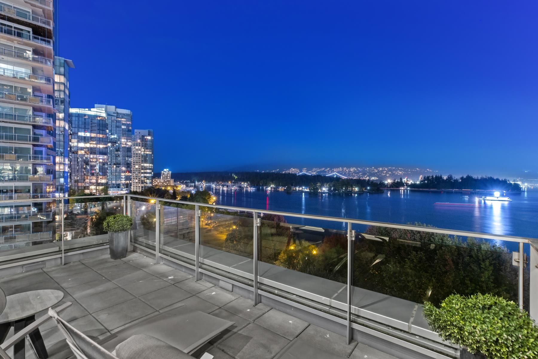 Main Photo: 701 277 THURLOW Street in Vancouver: Coal Harbour Condo for sale in "Three Harbour Green" (Vancouver West)  : MLS®# R2810174
