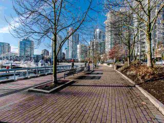 Photo 16: 2901 1033 MARINASIDE Crescent in Vancouver: Yaletown Condo for sale in "Quaywest" (Vancouver West)  : MLS®# R2439944