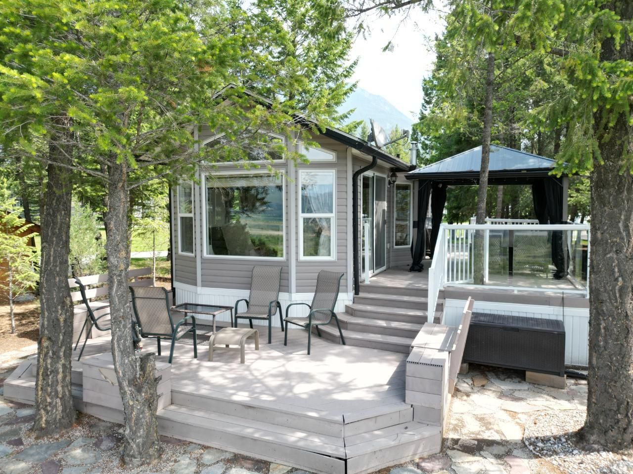 Main Photo: 4859 LYNX DRIVE in Radium Hot Springs: House for sale : MLS®# 2471052