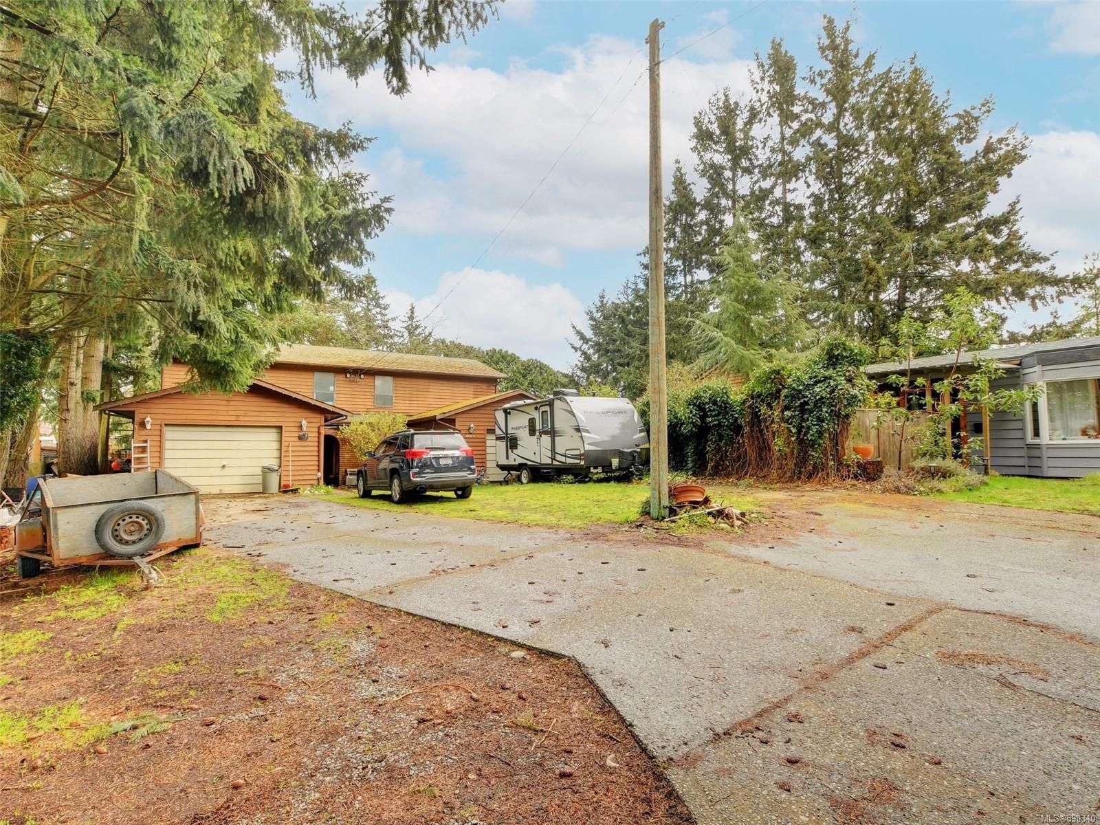 Main Photo: B&C 3365 Painter Rd in Colwood: Co Wishart South Full Duplex for sale : MLS®# 898340