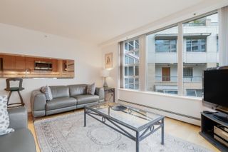 Photo 6: 301 1228 MARINASIDE Crescent in Vancouver: Yaletown Condo for sale (Vancouver West)  : MLS®# R2689709