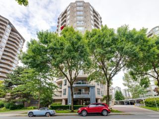 Photo 1: 2001 1185 QUAYSIDE Drive in New Westminster: Quay Condo for sale in "THE RIVIERA" : MLS®# R2709104