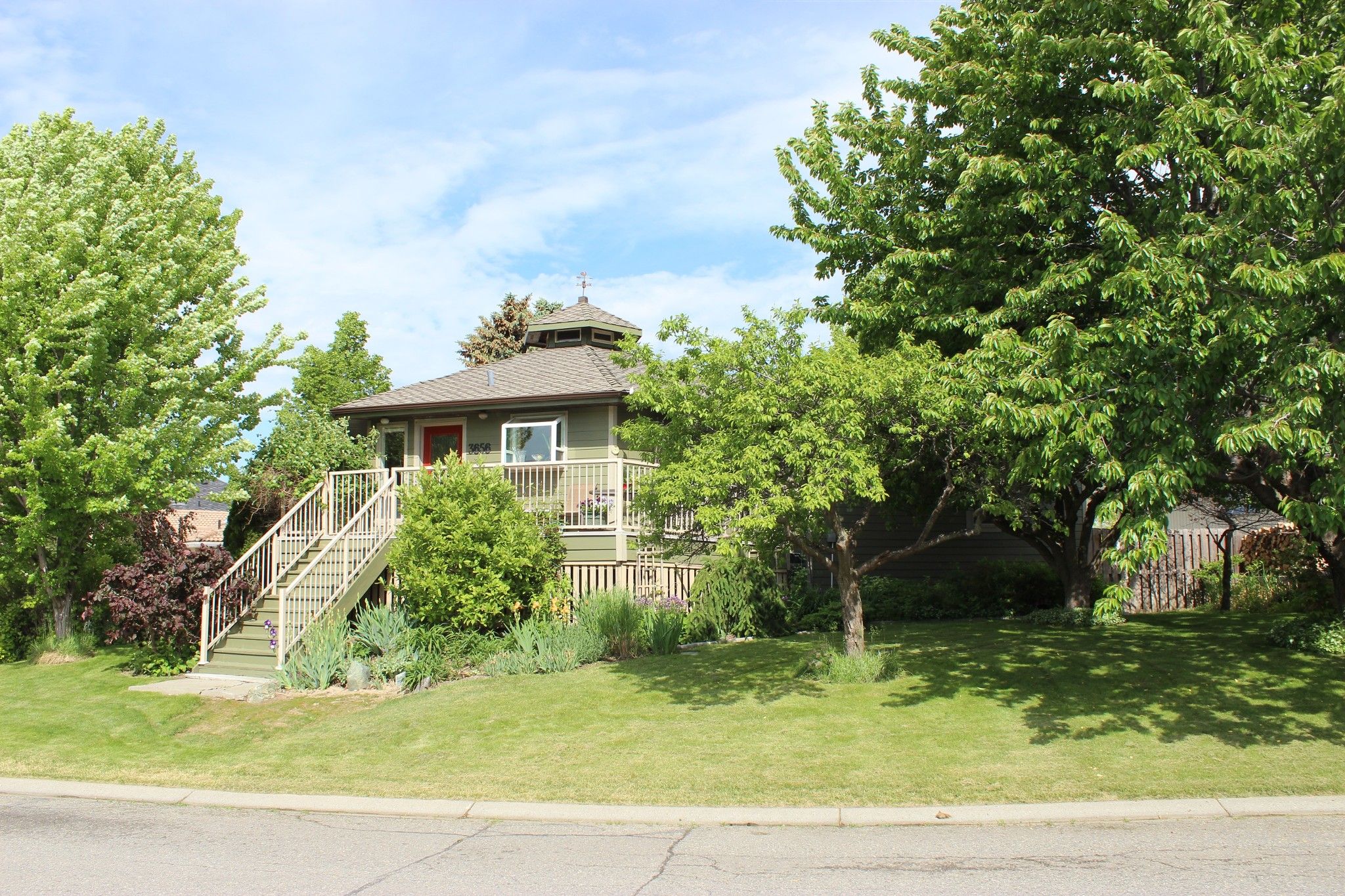 Photo 2: Photos: 3656 Navatanee Drive in Kamloops: South Thompson House for sale : MLS®# 144799