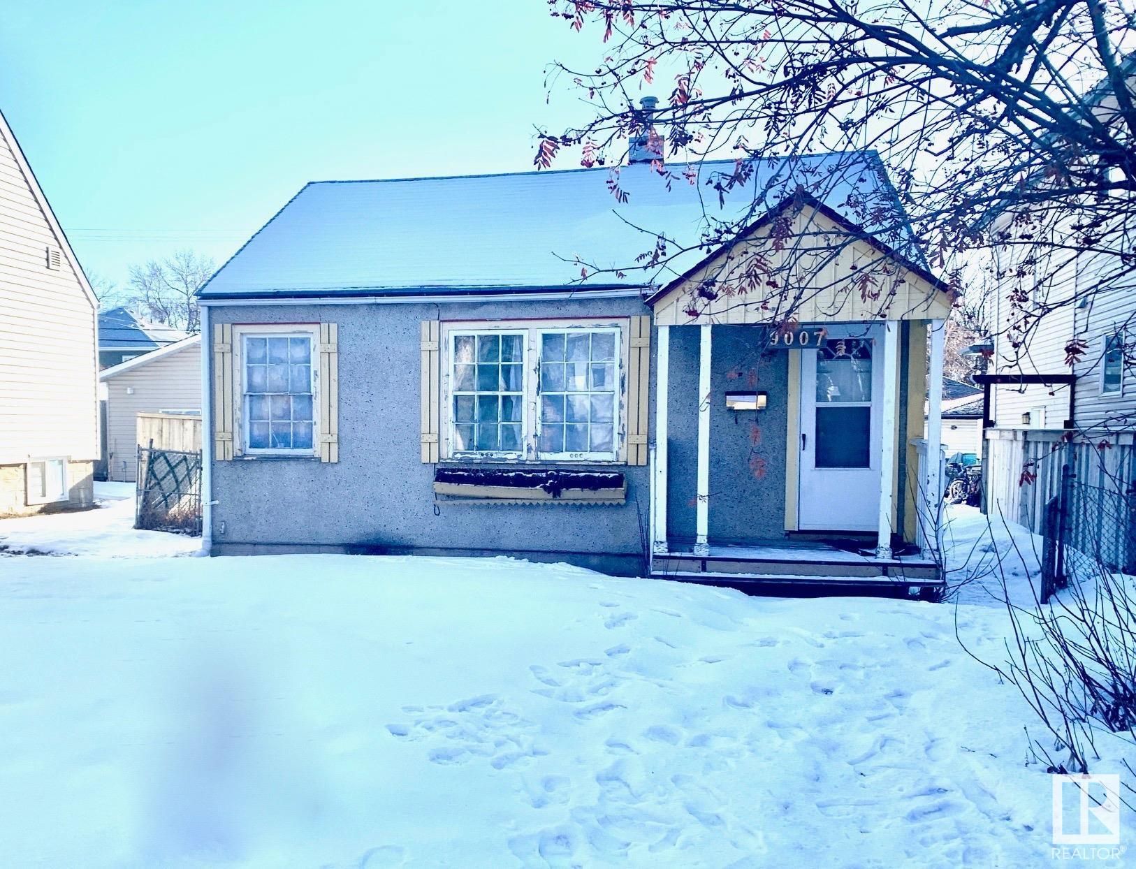 Main Photo: 9007 92 Street in Edmonton: Zone 18 House for sale : MLS®# E4370685