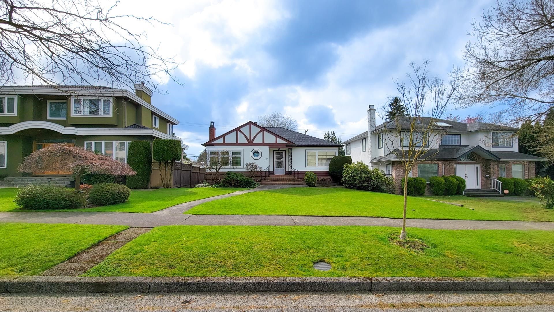 Main Photo: 2236 W 21ST Avenue in Vancouver: Arbutus House for sale (Vancouver West)  : MLS®# R2671353