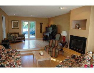 Photo 2: 13873 MARINE Drive: White Rock Home for sale ()  : MLS®# F2623135