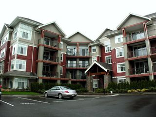 Photo 1: 101A 45595 TAMIHI Way in Sardis: Vedder S Watson-Promontory Condo for sale in "THE HARTFORD" : MLS®# H2901302
