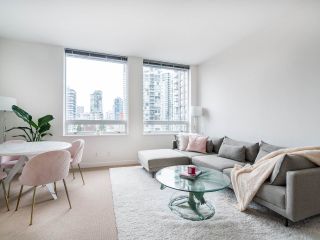 Photo 2: 1106 638 BEACH CRESCENT in Vancouver: Yaletown Condo for sale (Vancouver West)  : MLS®# R2499986