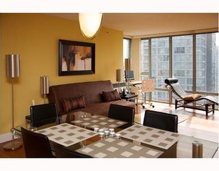Photo 3: 2304 950 CAMBIE Street in Vancouver: Downtown VW Condo for sale in "LANDMARK PACIFIC" (Vancouver West)  : MLS®# V799371
