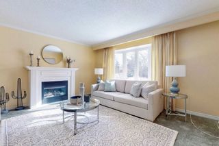 Photo 3: 4 Simmons Crescent in Aurora: Aurora Highlands House (2-Storey) for sale : MLS®# N5897099
