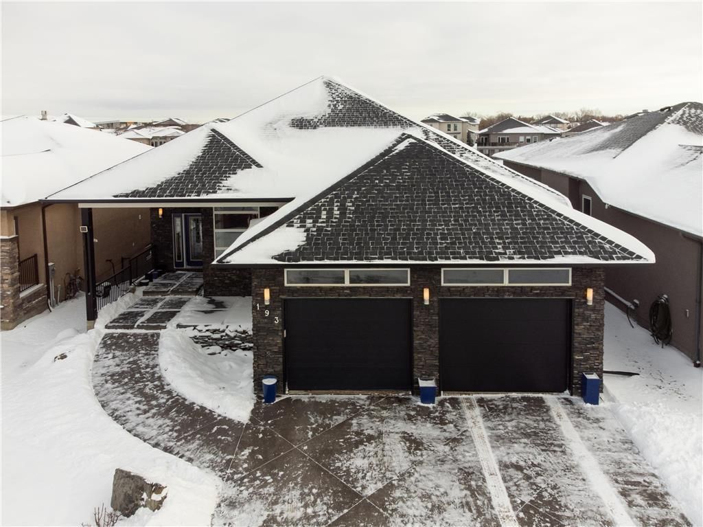 Main Photo: 193 Shady Shores Drive in Winnipeg: House for sale : MLS®# 202329422