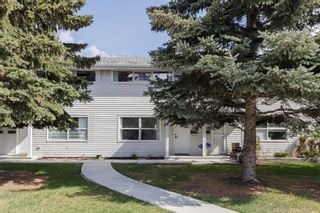 Photo 1: 528 32 Avenue NE in Calgary: Winston Heights/Mountview Row/Townhouse for sale : MLS®# A1221281