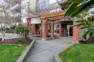 Photo 3: 419 33539 HOLLAND Avenue in Abbotsford: Central Abbotsford Condo for sale in "THE CROSSING" : MLS®# R2690023