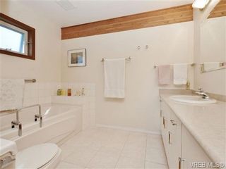 Photo 10: 4008 White Rock St in VICTORIA: SE Ten Mile Point House for sale (Saanich East)  : MLS®# 709431