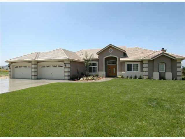 Main Photo: VALLEY CENTER House for sale : 5 bedrooms : 31110 North Star Way