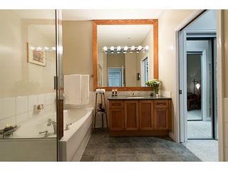 Photo 14: 404 131 W 3RD Street in North Vancouver: Lower Lonsdale Condo for sale in "Seascape Landing" : MLS®# V1036613