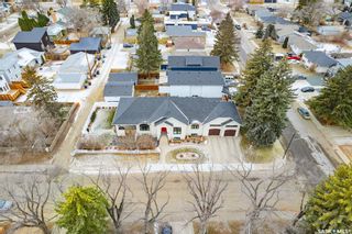 Photo 2: 402 Ewart Avenue in Saskatoon: Varsity View Residential for sale : MLS®# SK955363