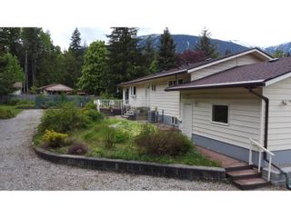 Photo 2: 1630 DUTHIE STREET in Kaslo: House for sale : MLS®# 2475542