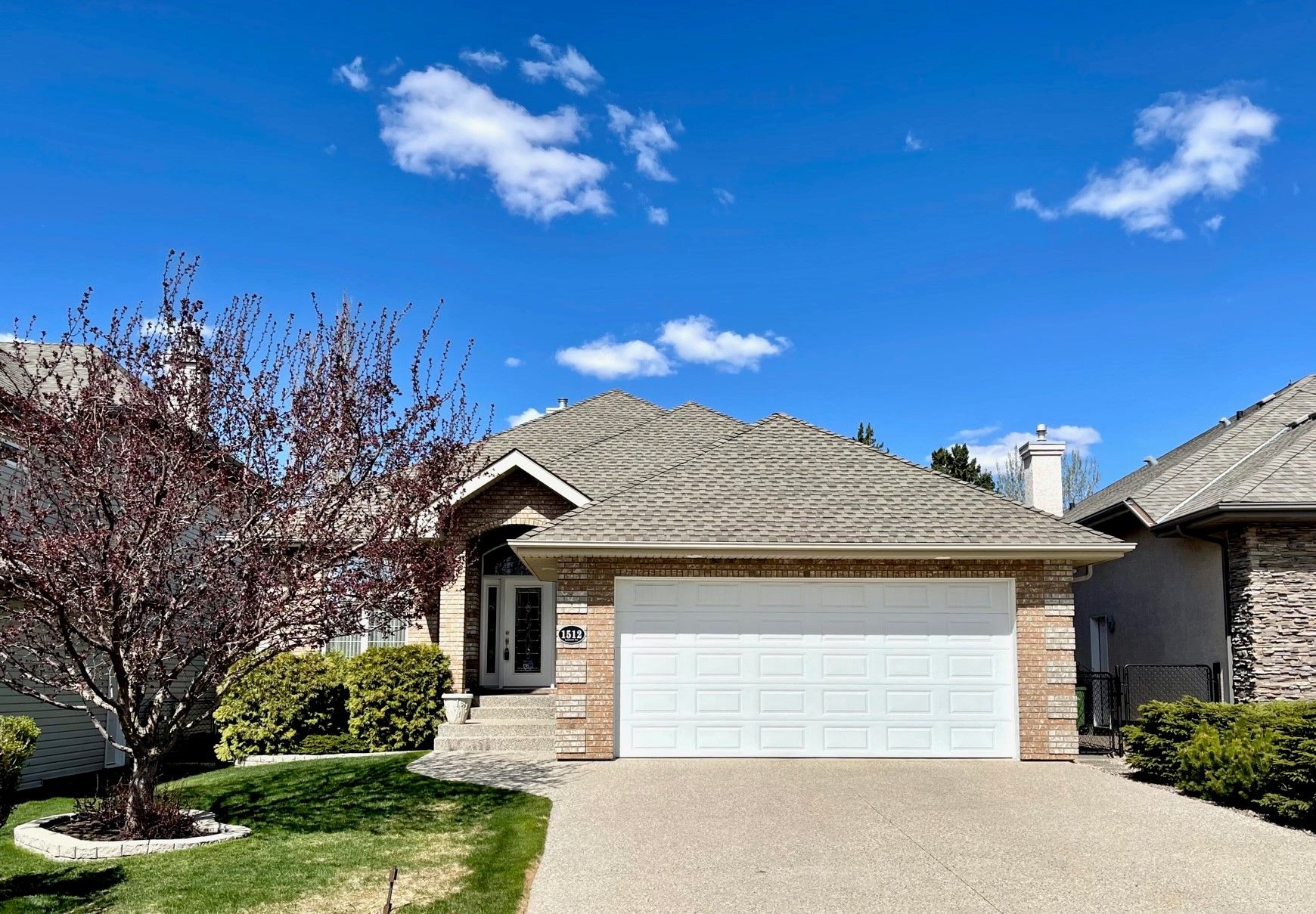 Main Photo: 1512 Blackmore Way in Edmonton: House for sale